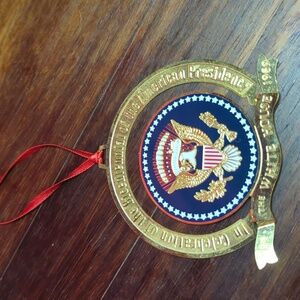 Vintage bicentennial presidential ornament